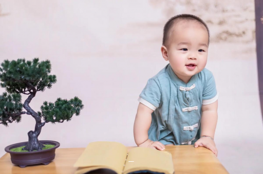 宜阳六个月宝宝摇头正常吗